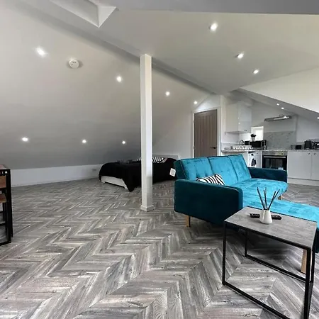 Brand New Penthouse Pad In Leeds * Лідс