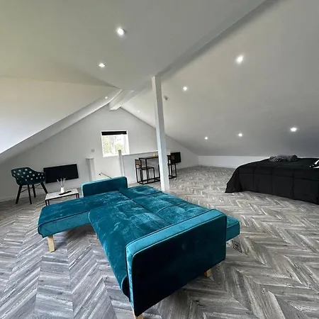 Brand New Penthouse Pad In Leeds * Лідс